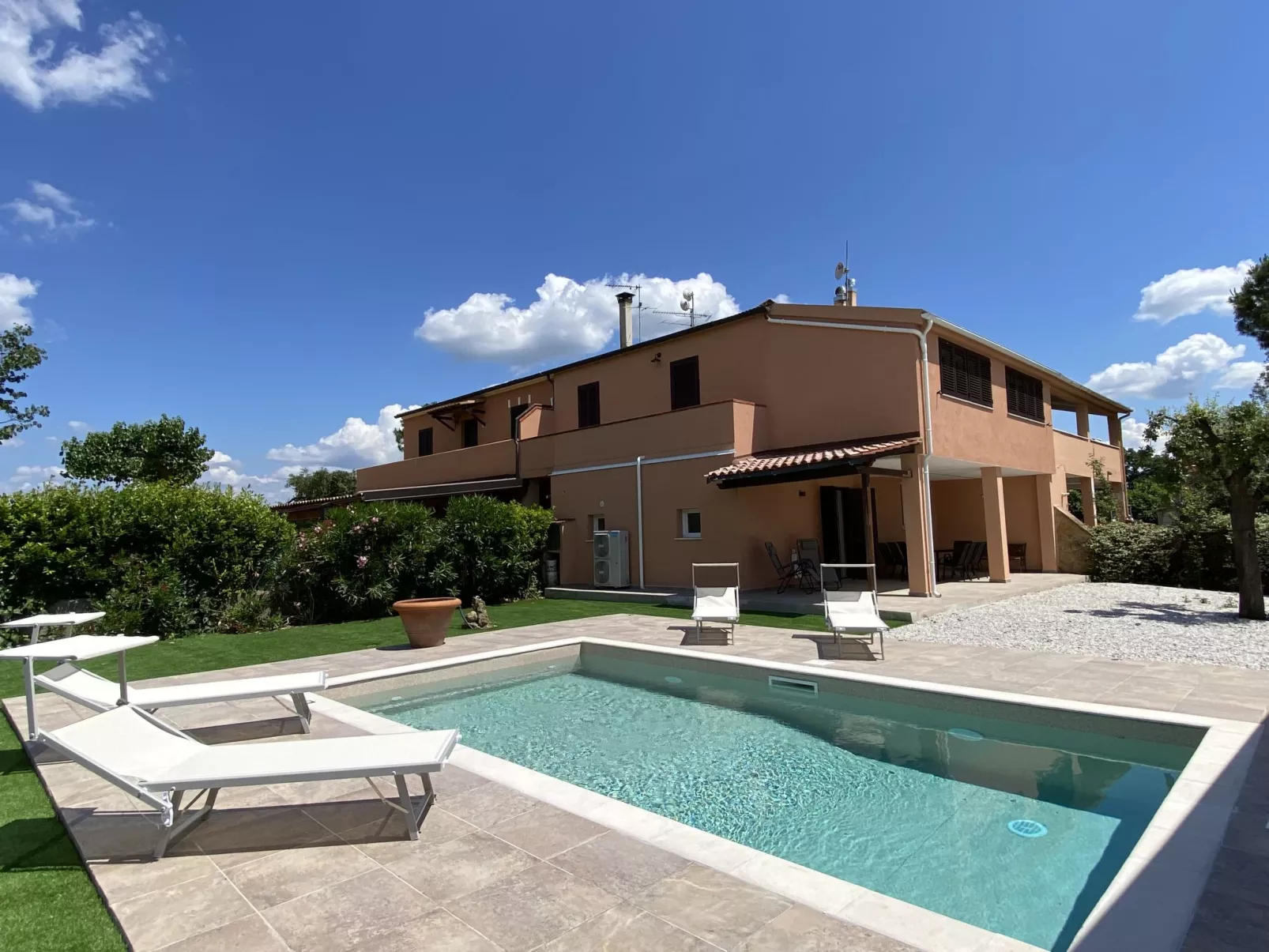 Tuscania-Outside