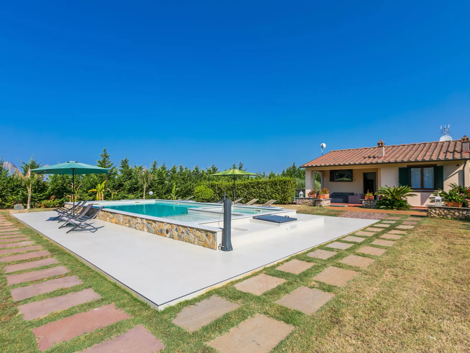 Villa della Duna-Outside