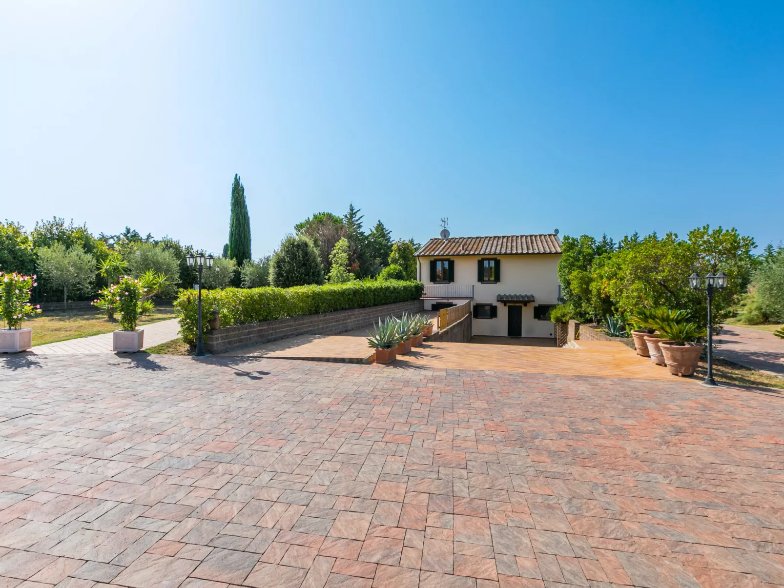 Villa della Duna-Outside