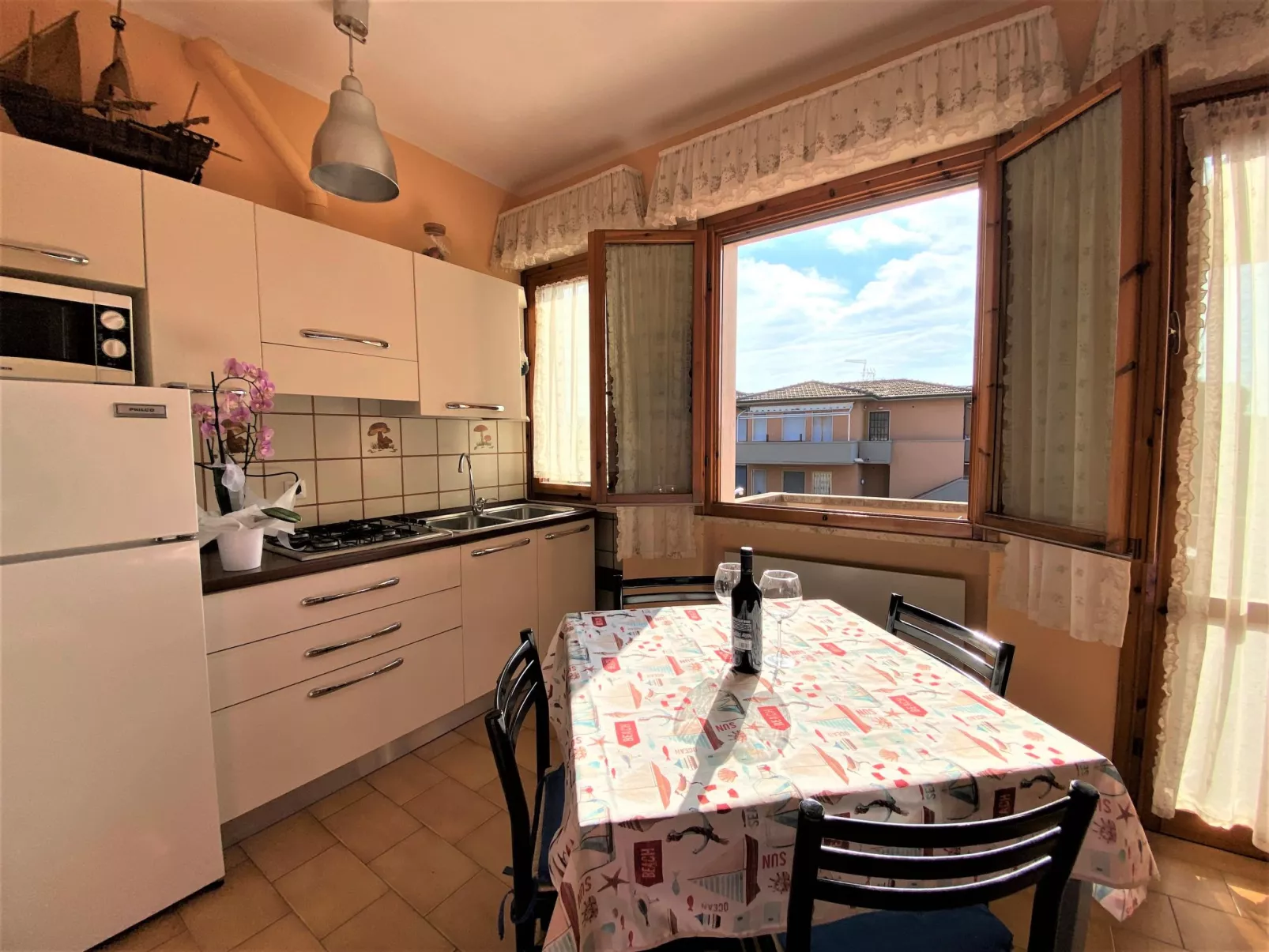 Palazzeta III-Drinnen