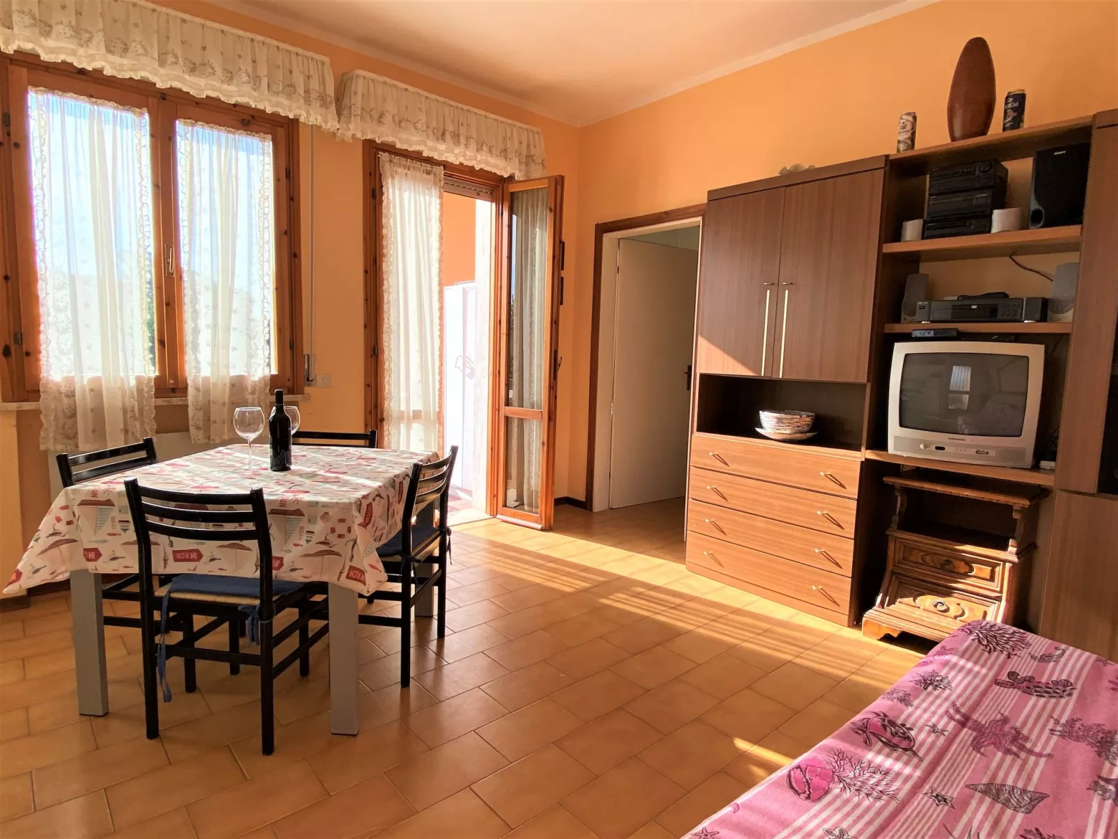 Palazzeta III-Drinnen