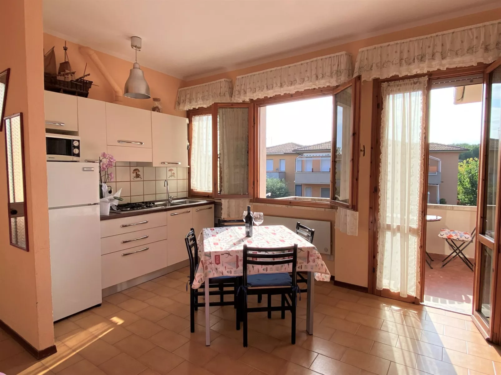 Palazzeta III-Drinnen