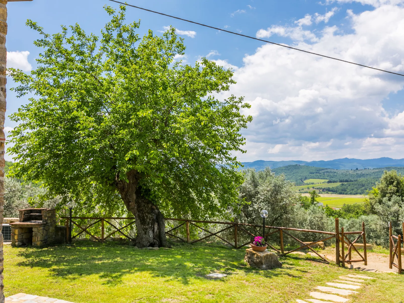 La Querciolaia-Outside