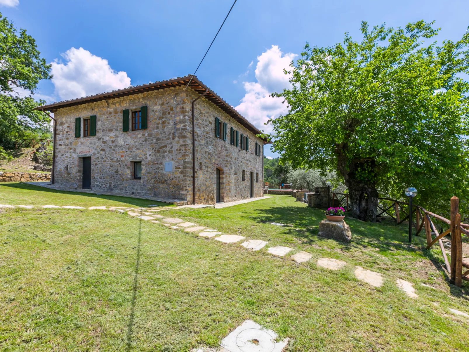 La Querciolaia-Outside