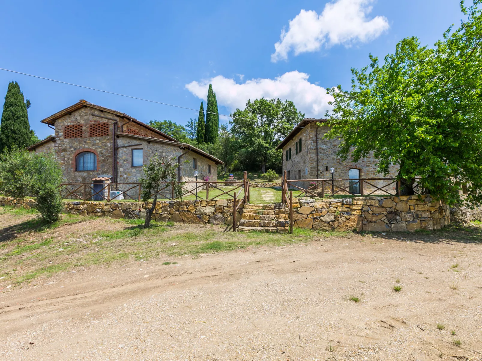 La Querciolaia-Outside