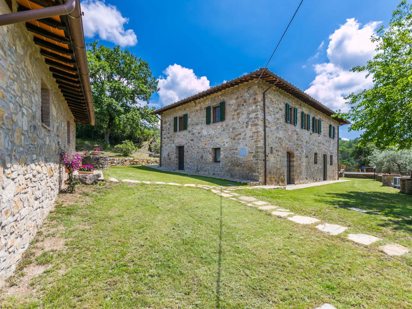 La Querciolaia-Outside