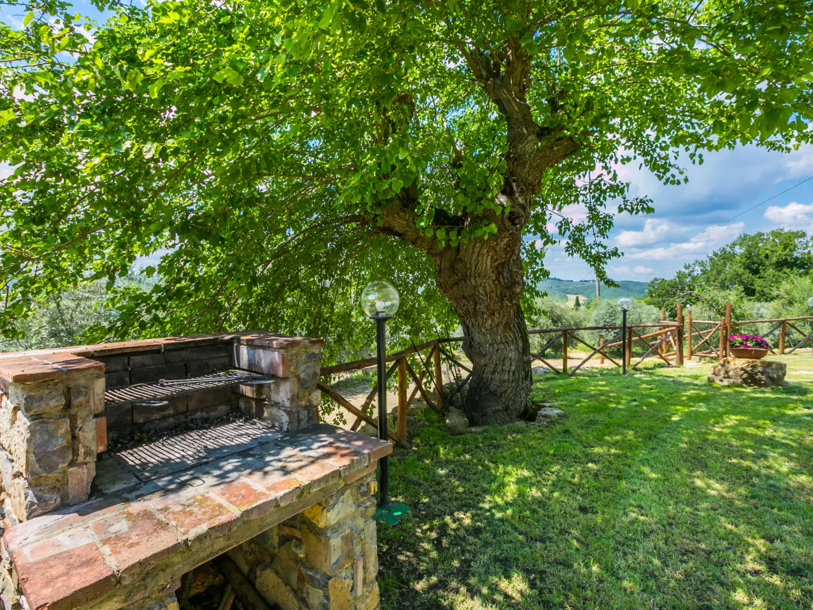 La Querciolaia-Outside