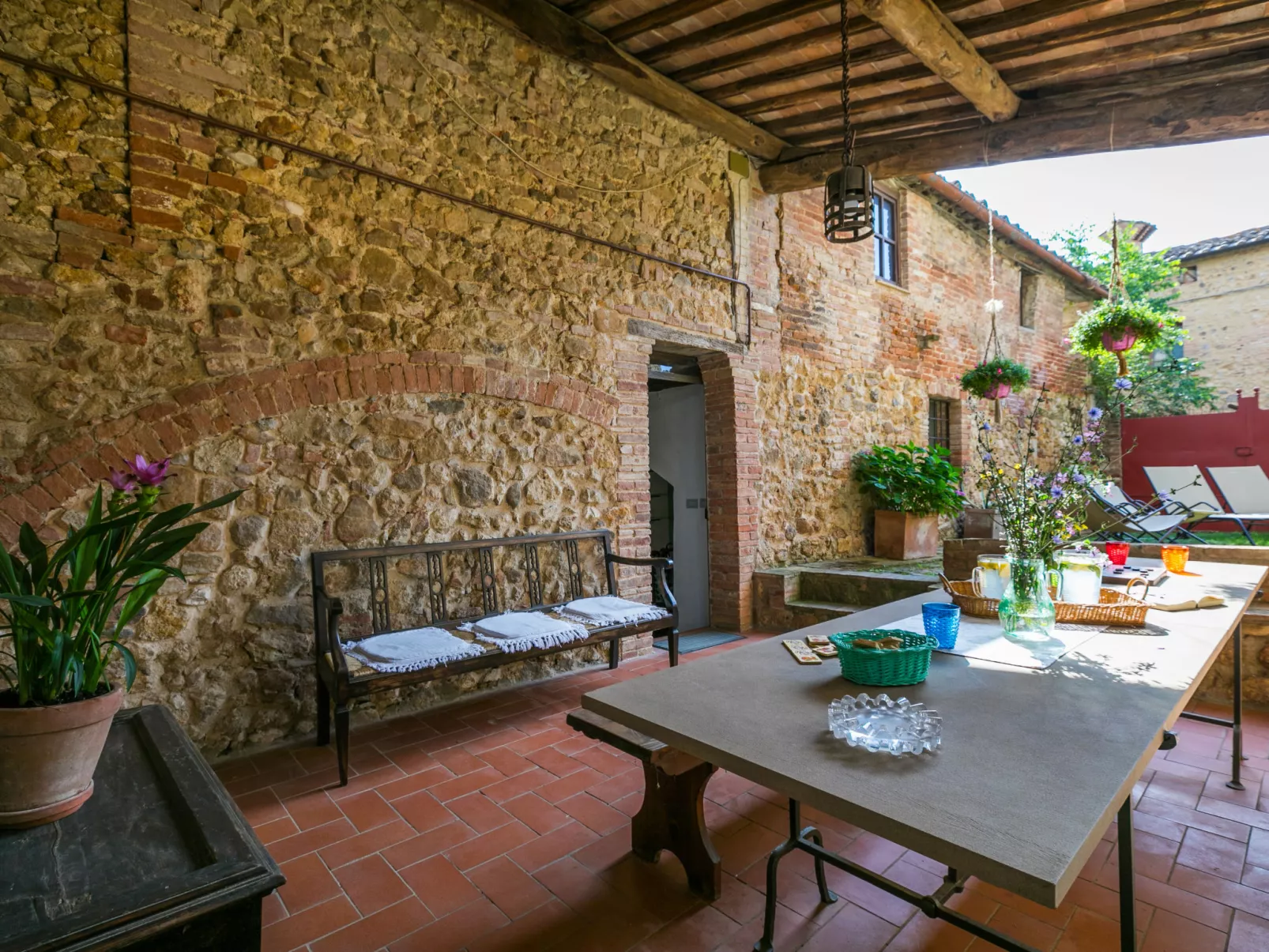 La Torre-Outside