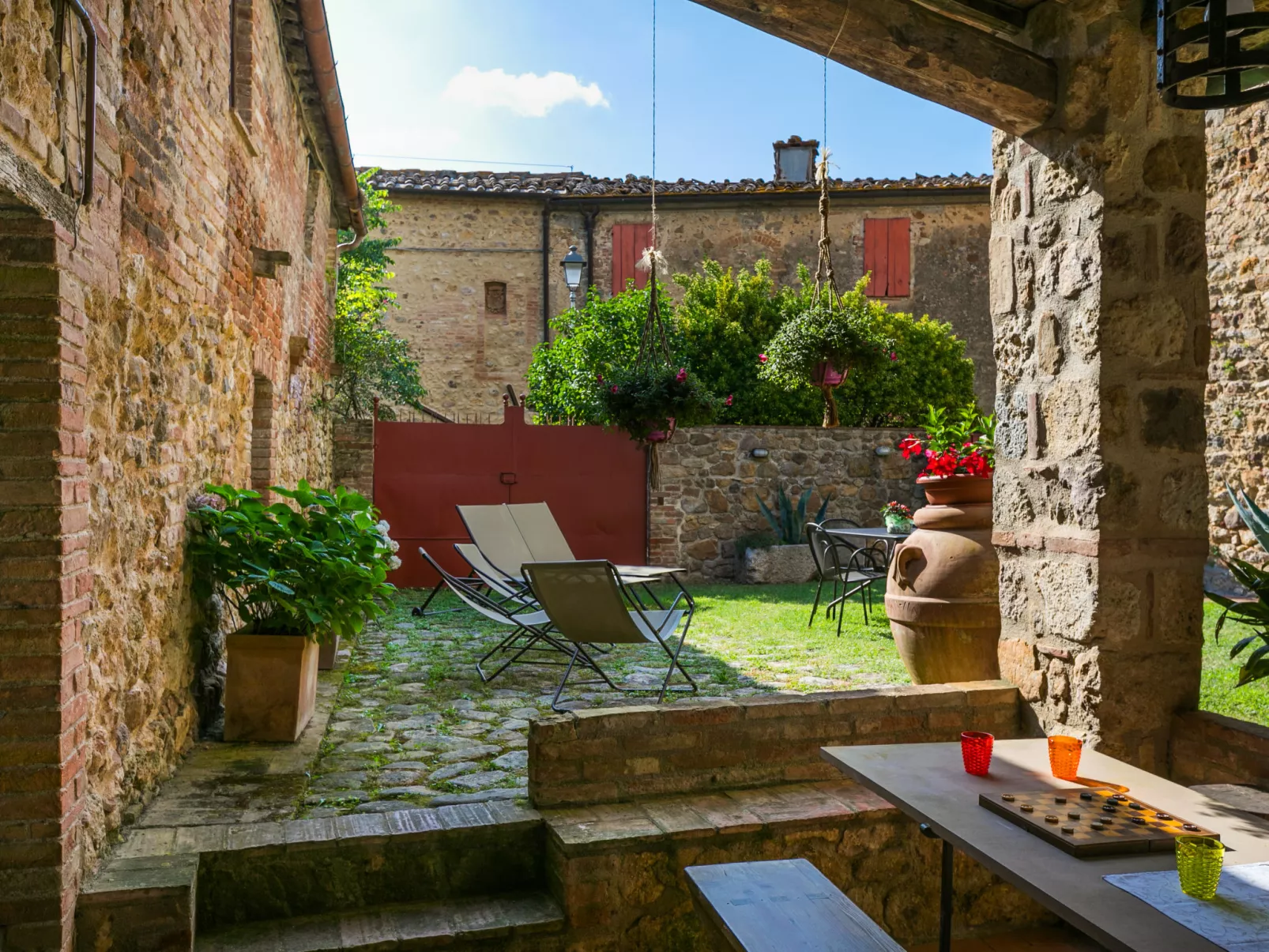 La Torre-Outside