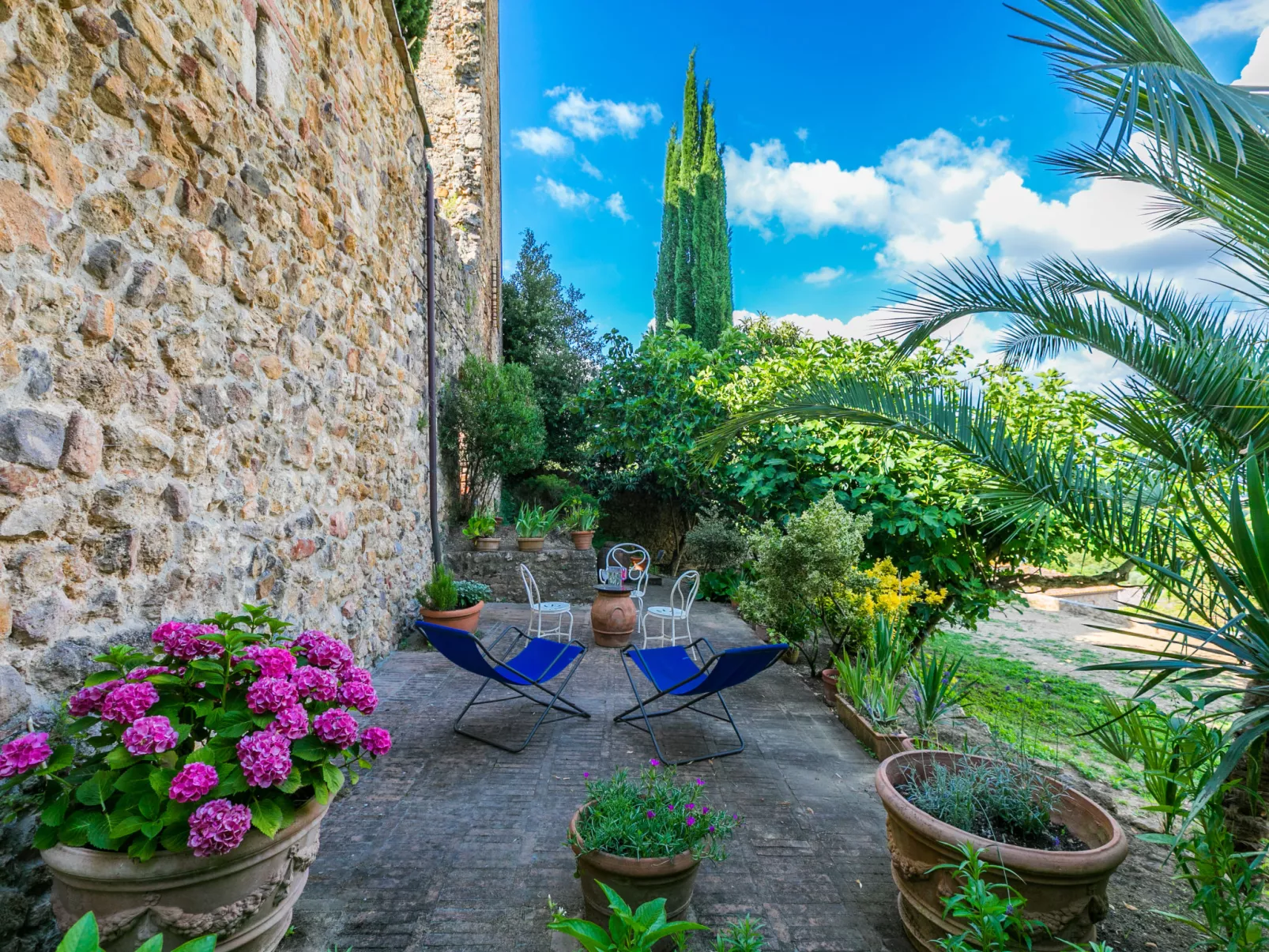 La Torre-Outside