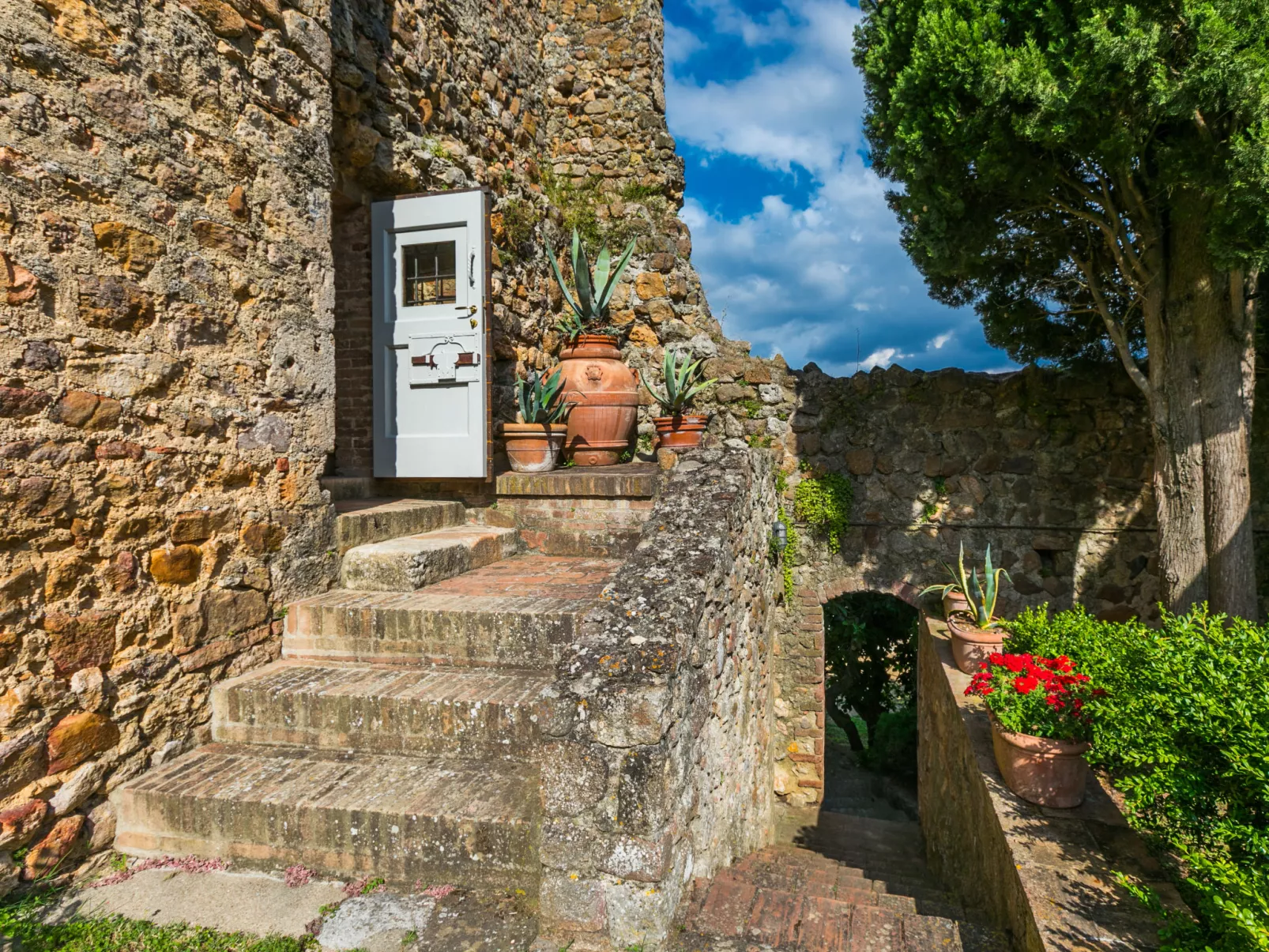 Torre 2-Outside