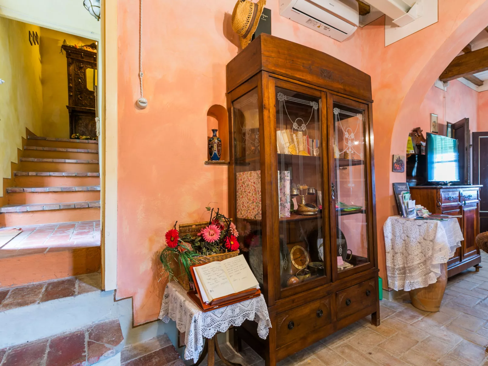 Antica Pietra-Inside