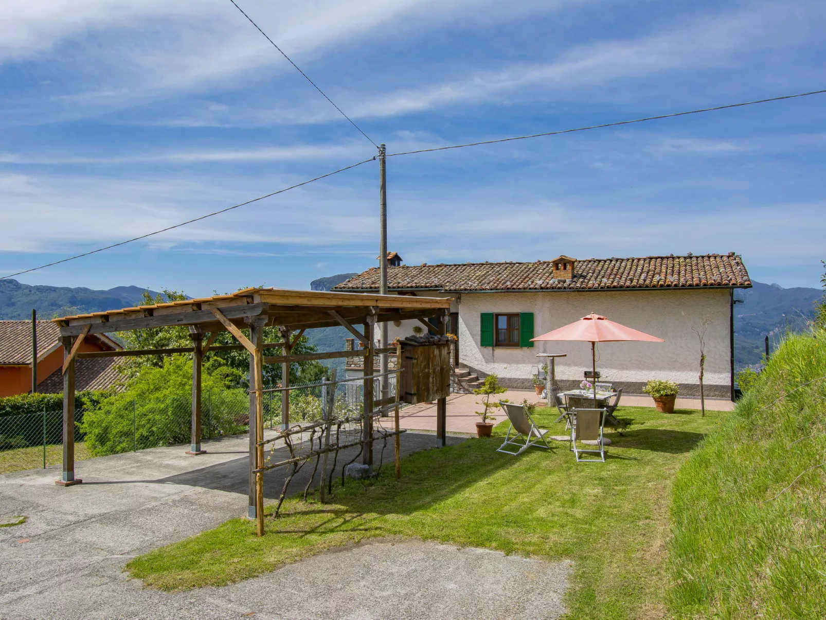 Delle Stelle-Outside
