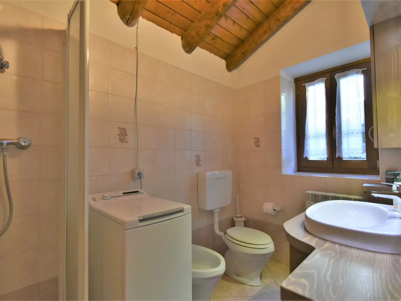 Baita Lake View-Inside