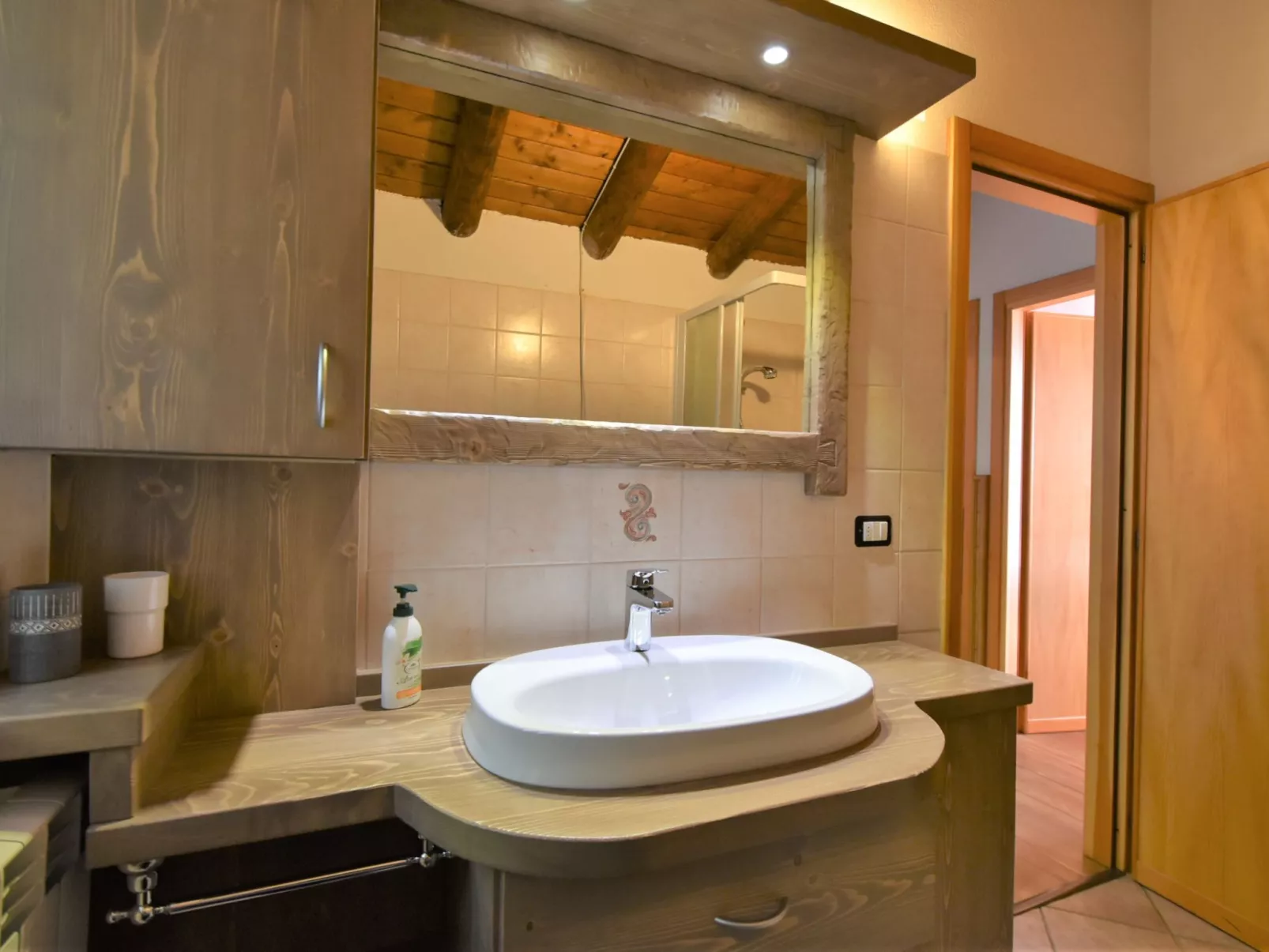 Baita Lake View-Inside
