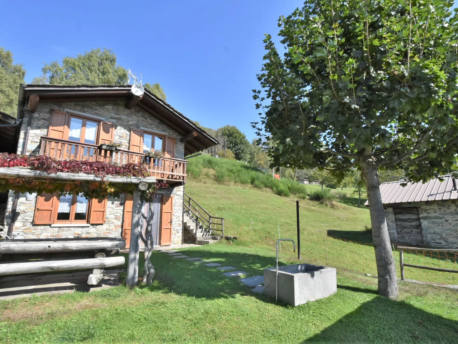 Baita Lake View-Outside
