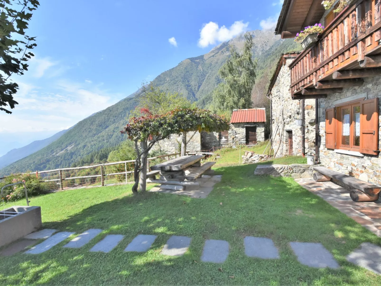 Baita Lake View-Outside