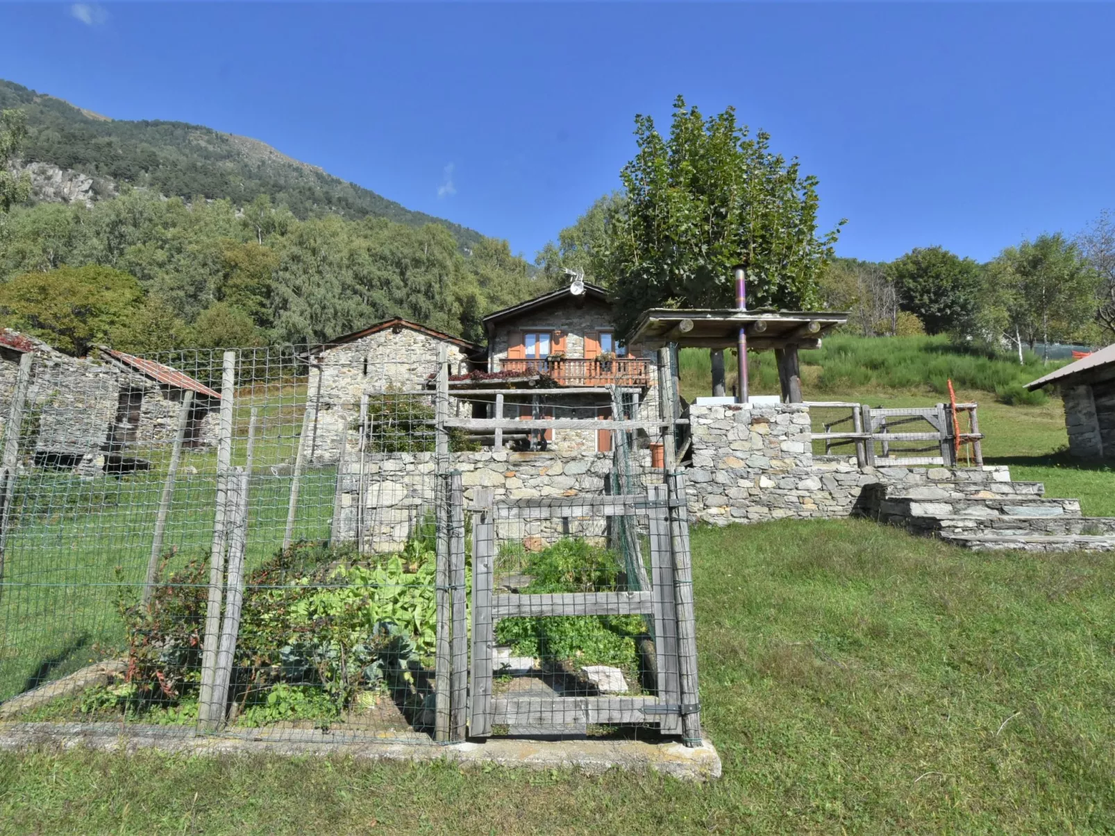 Baita Lake View-Outside