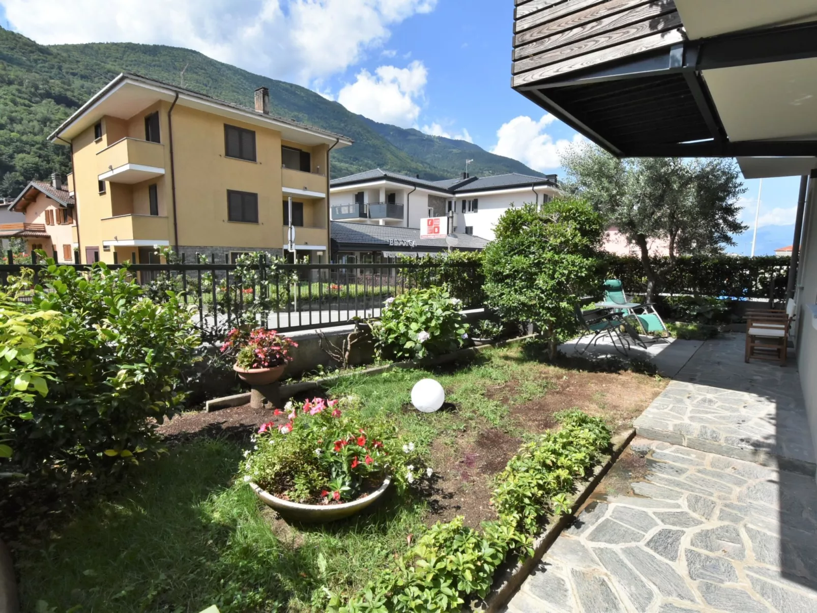 La Casa di Lara-Outside