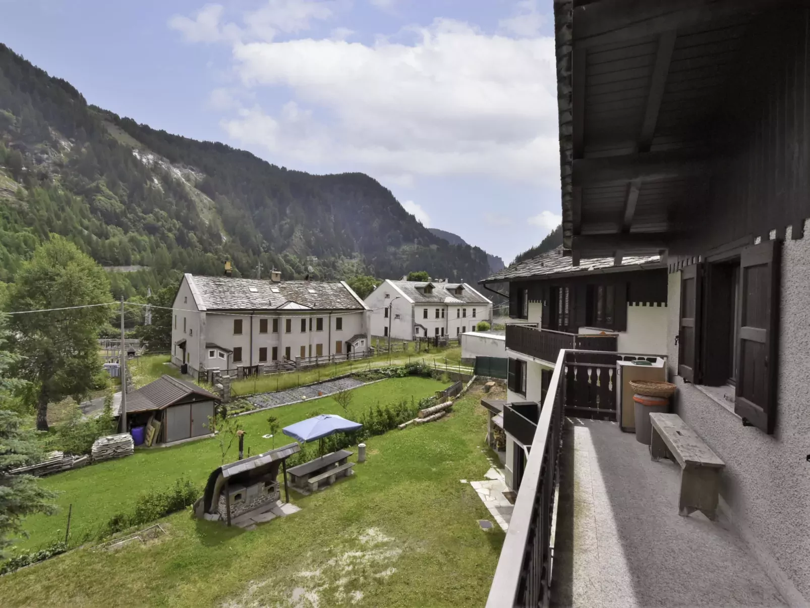 Isola di Madesimo Apartments-Outside