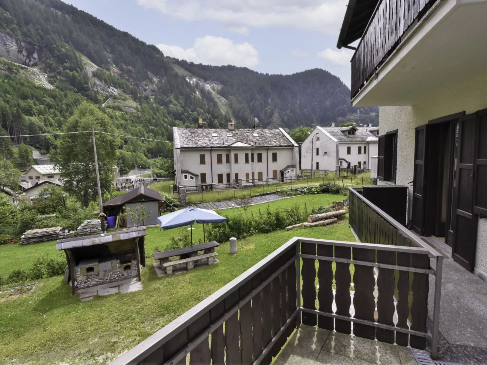 Isola di Madesimo Apartments-Outside