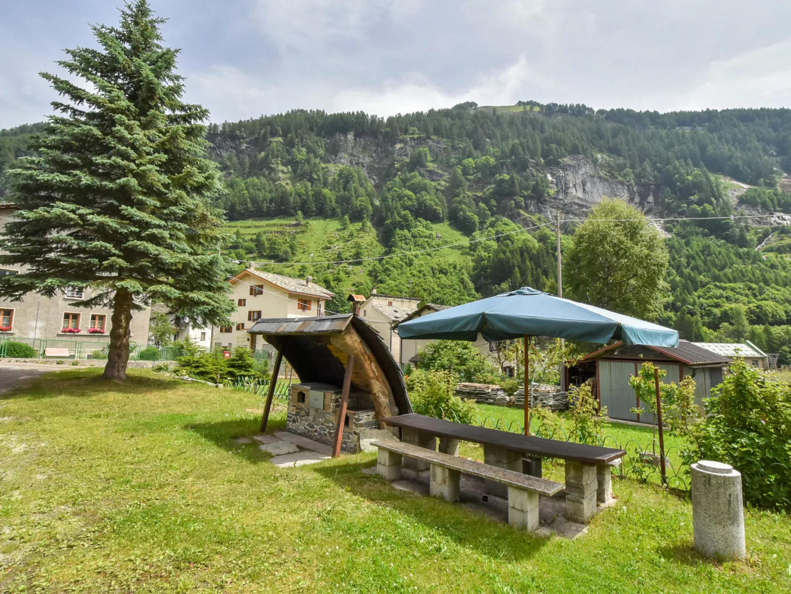 Isola di Madesimo Apartments-Outside
