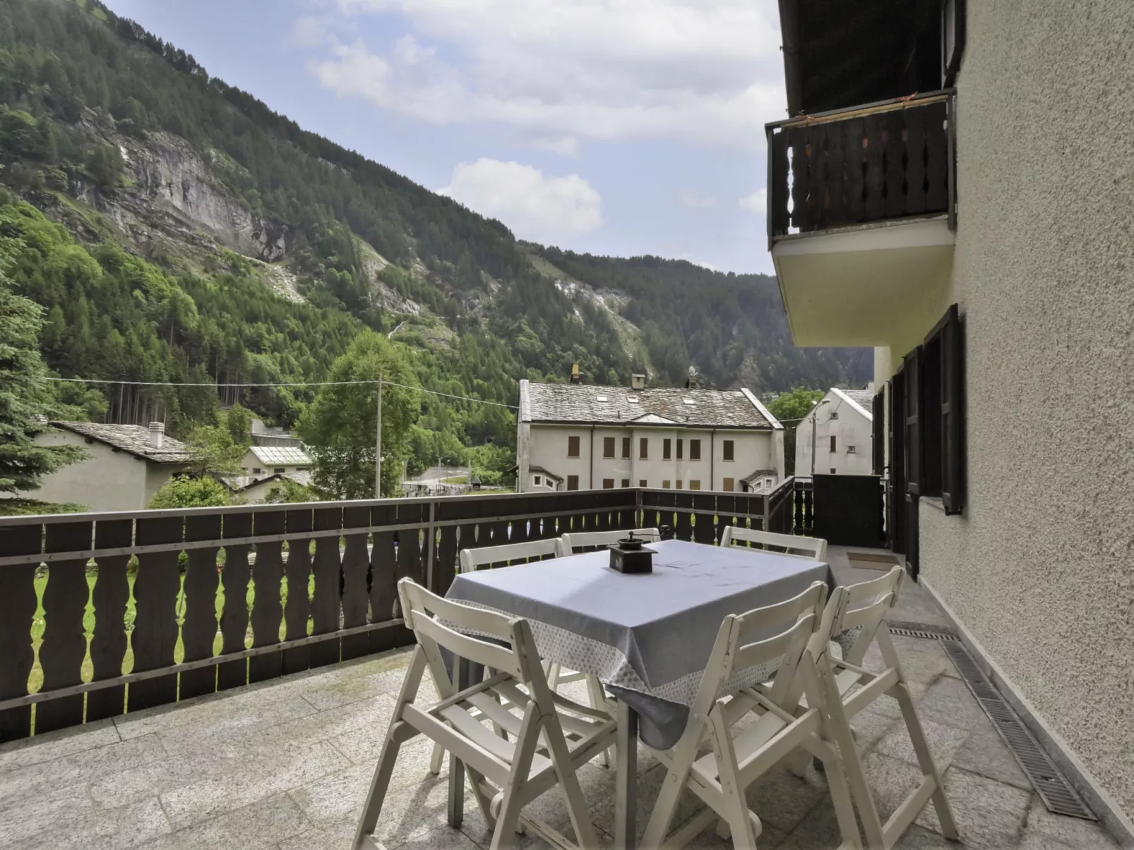Isola di Madesimo Apartments-Outside