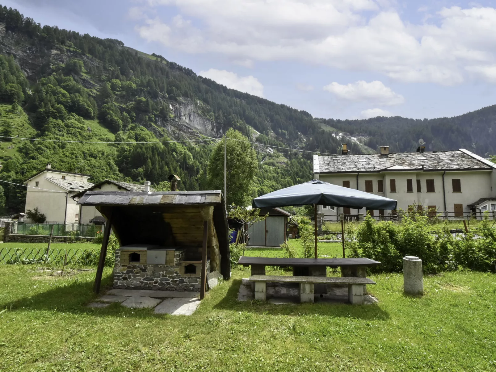 Isola di Madesimo Apartments-Outside