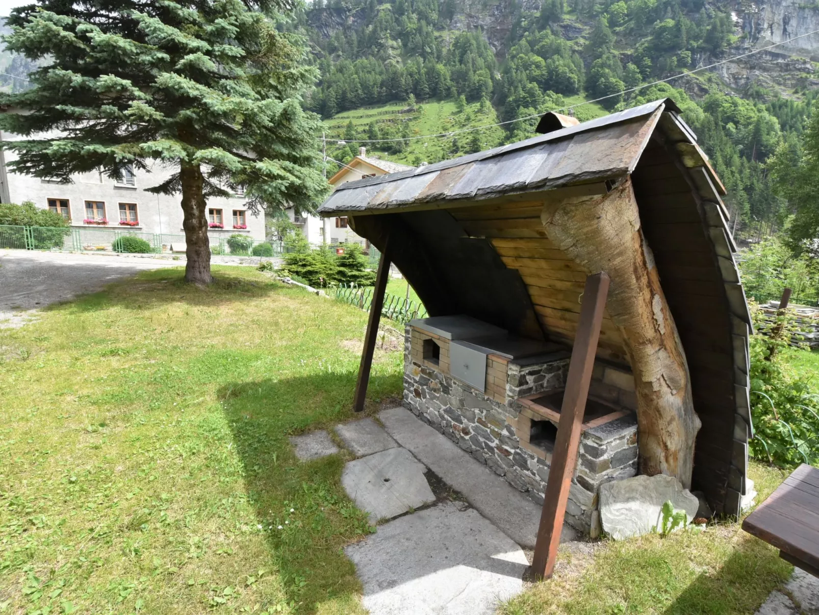 Isola di Madesimo Apartments-Outside