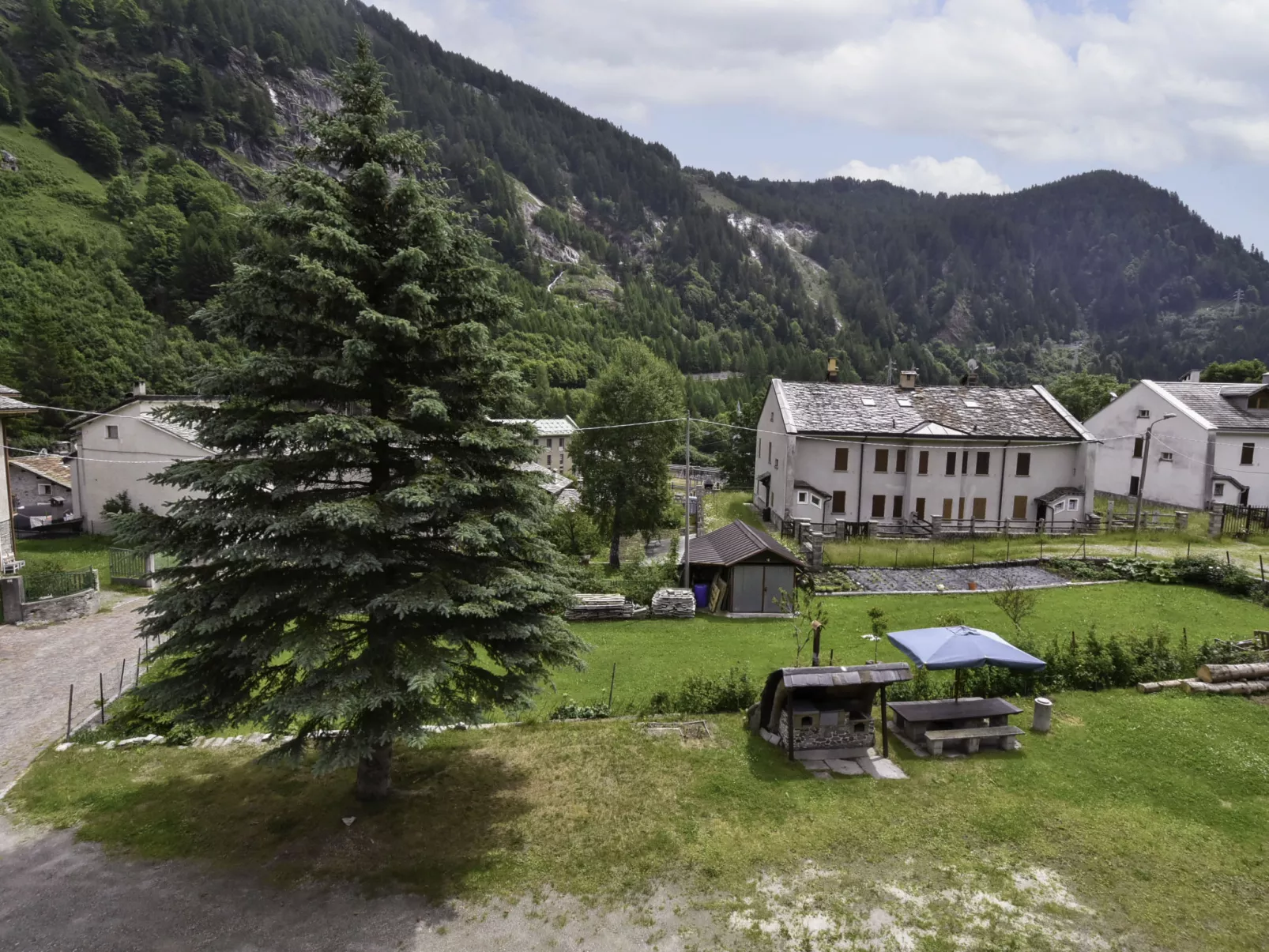 Isola di Madesimo Apartments-Outside