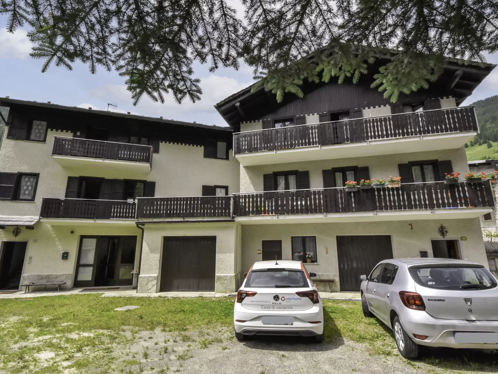 Isola di Madesimo Apartments-Outside
