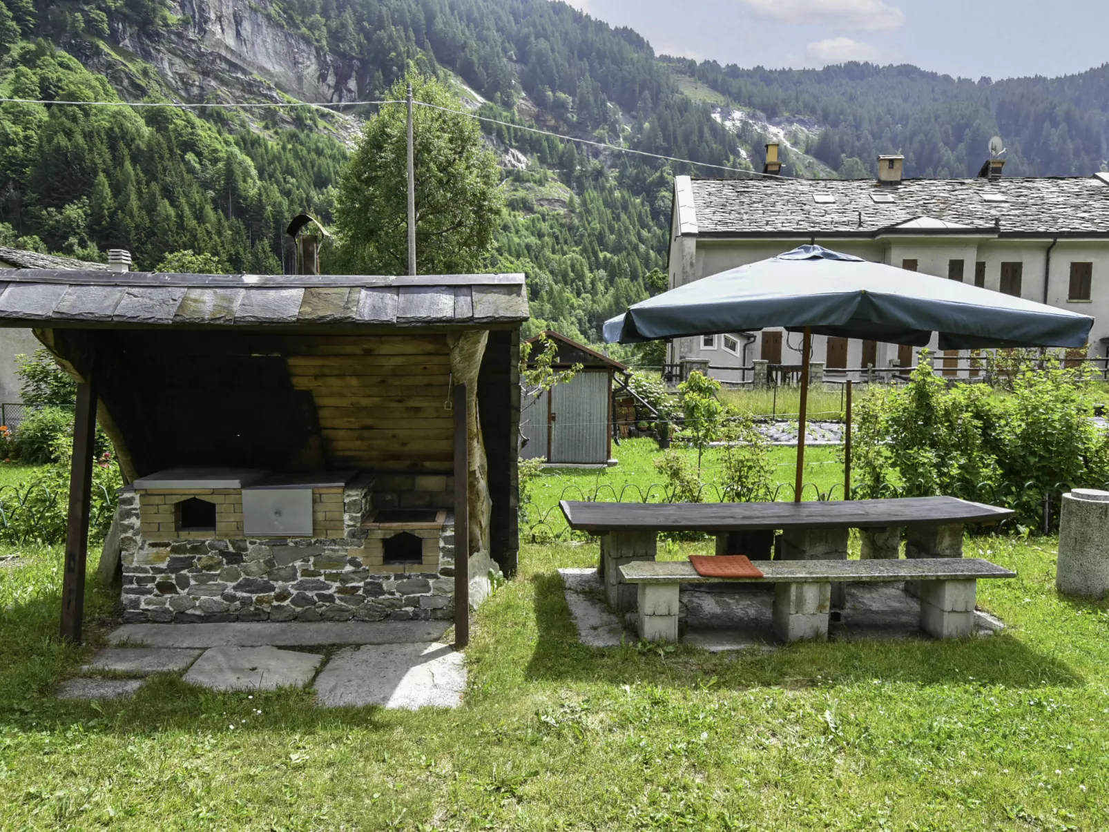 Isola di Madesimo Apartments-Outside