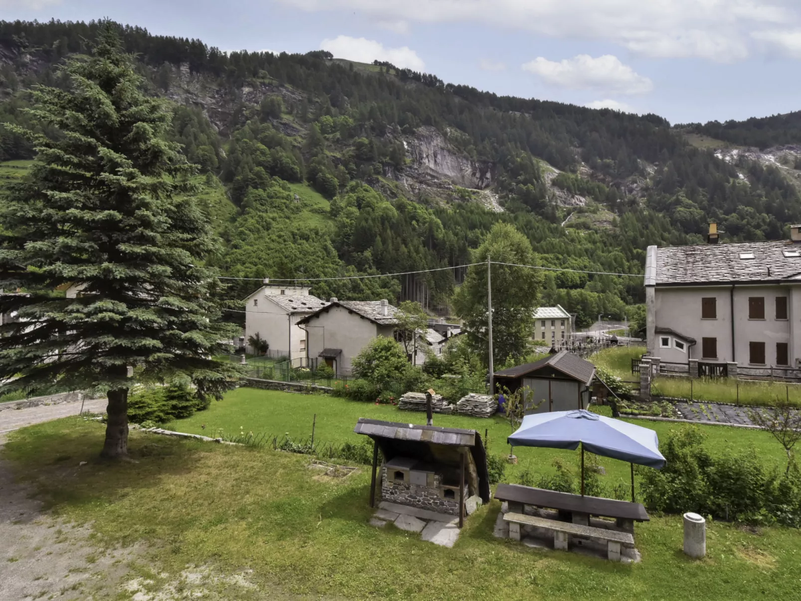 Isola di Madesimo Apartments-Outside