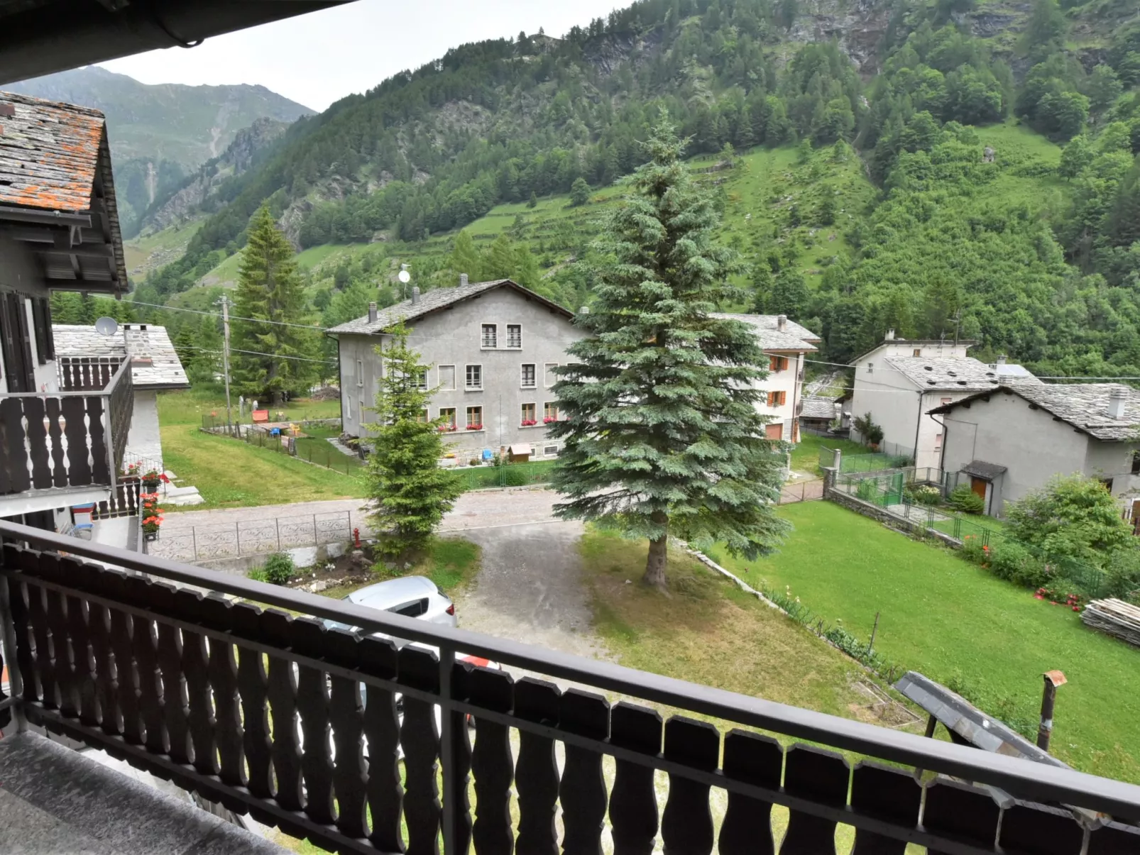 Isola di Madesimo Apartments-Outside