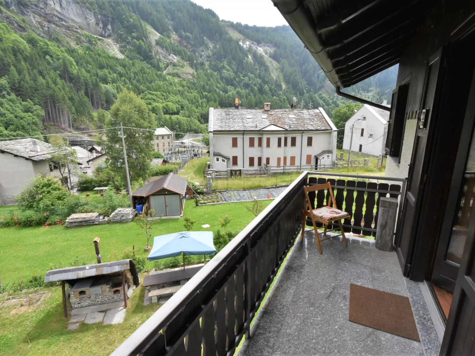 Isola di Madesimo Apartments-Outside