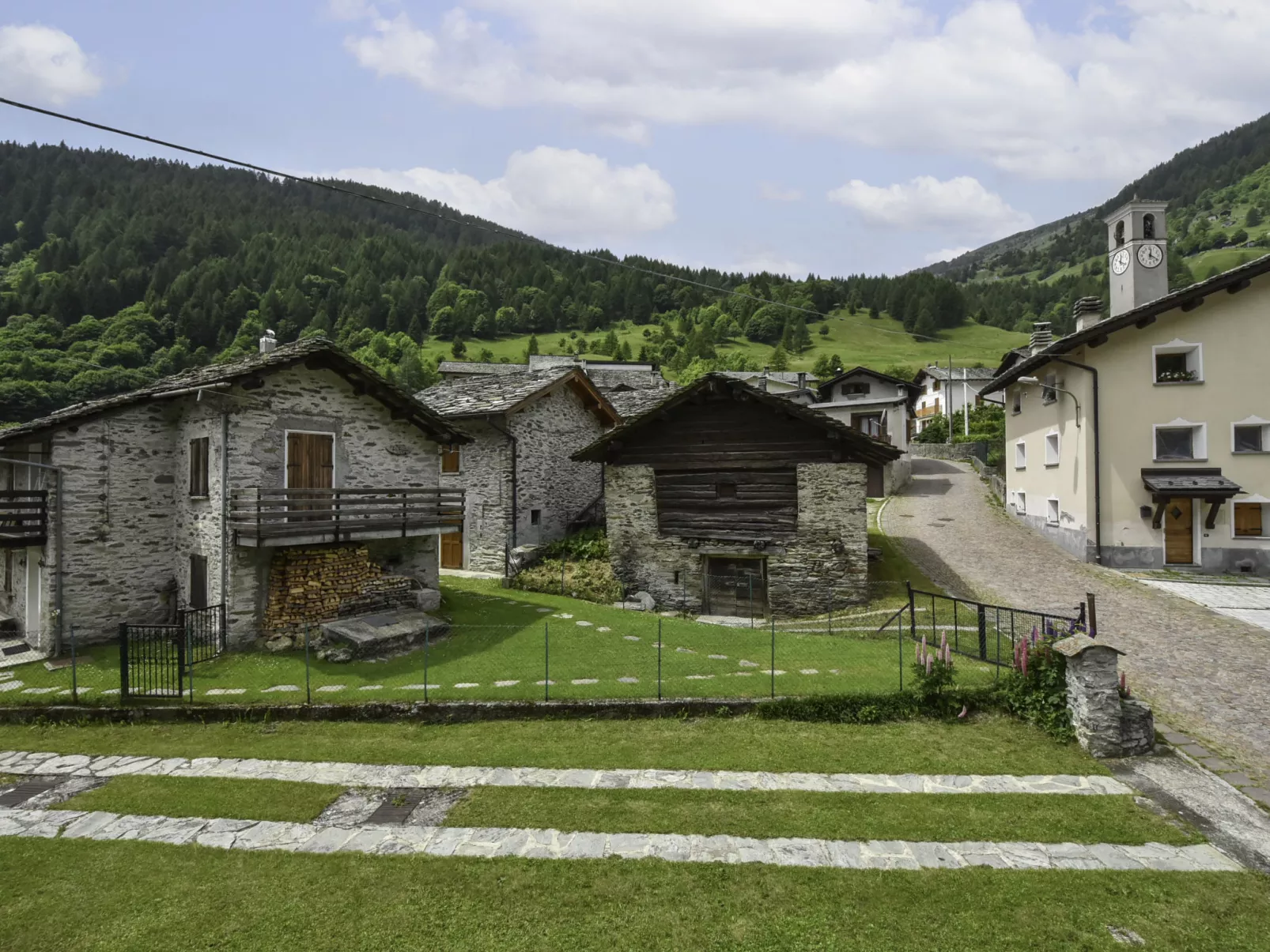 Isola di Madesimo Apartments-Outside