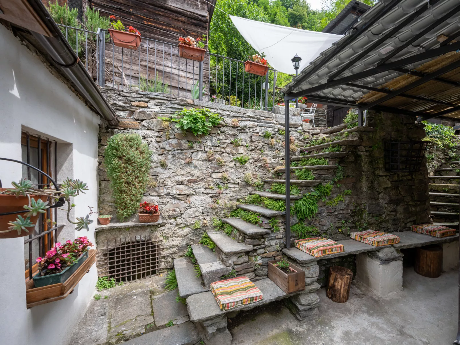 Il Gianlupo Grigio-Outside