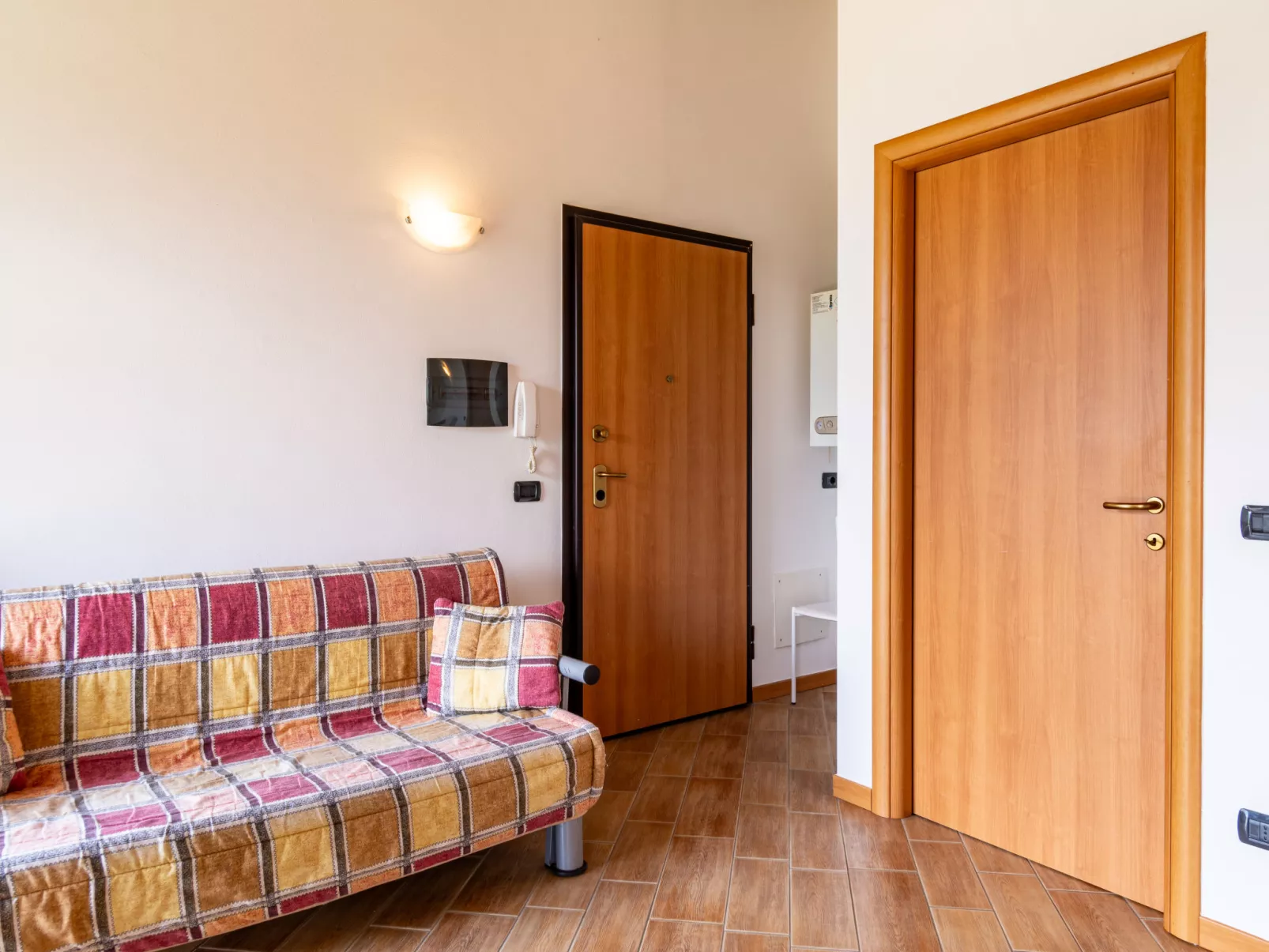 Flat 4-Inside