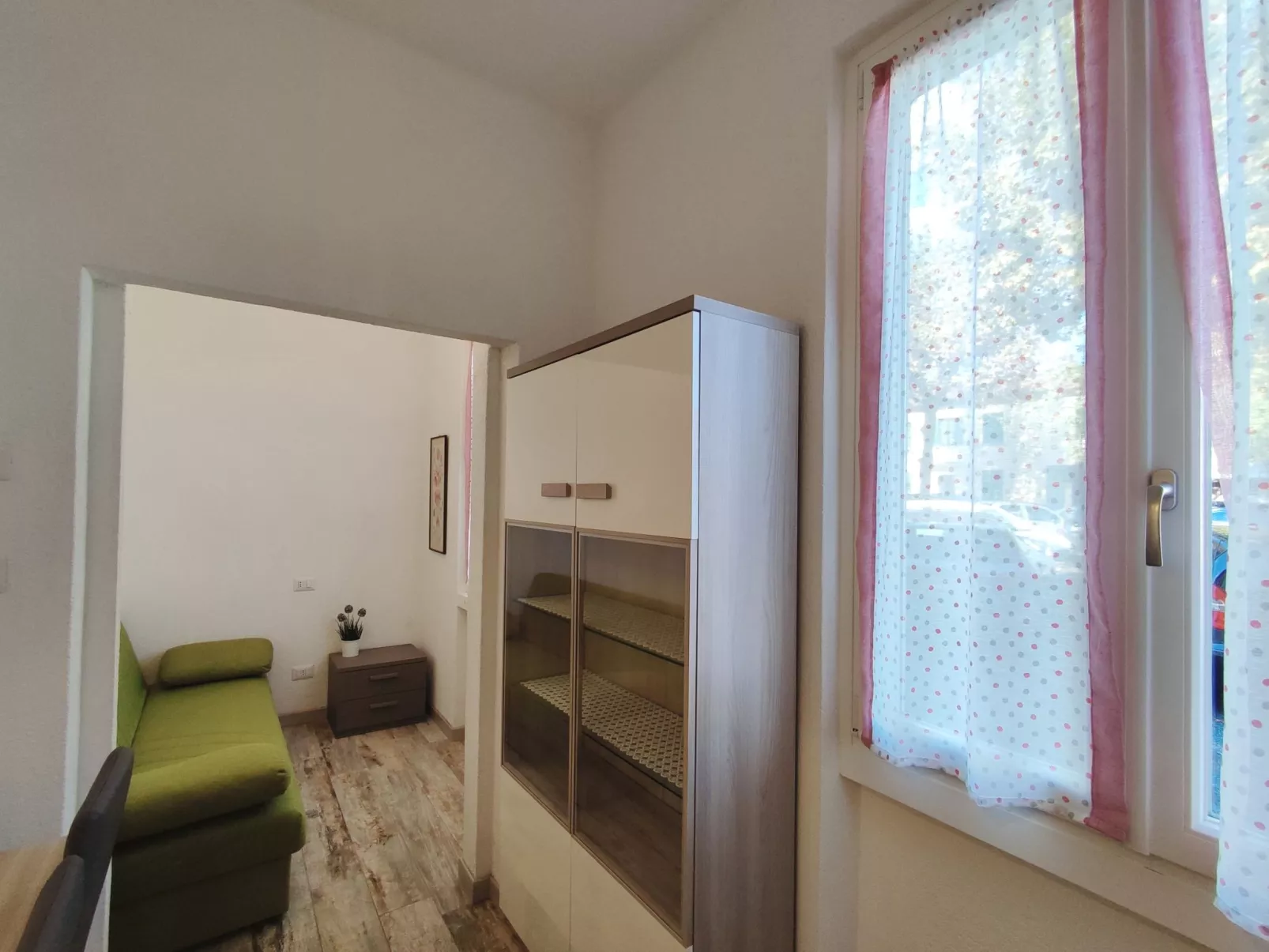 Letizia (DGO232)-Inside