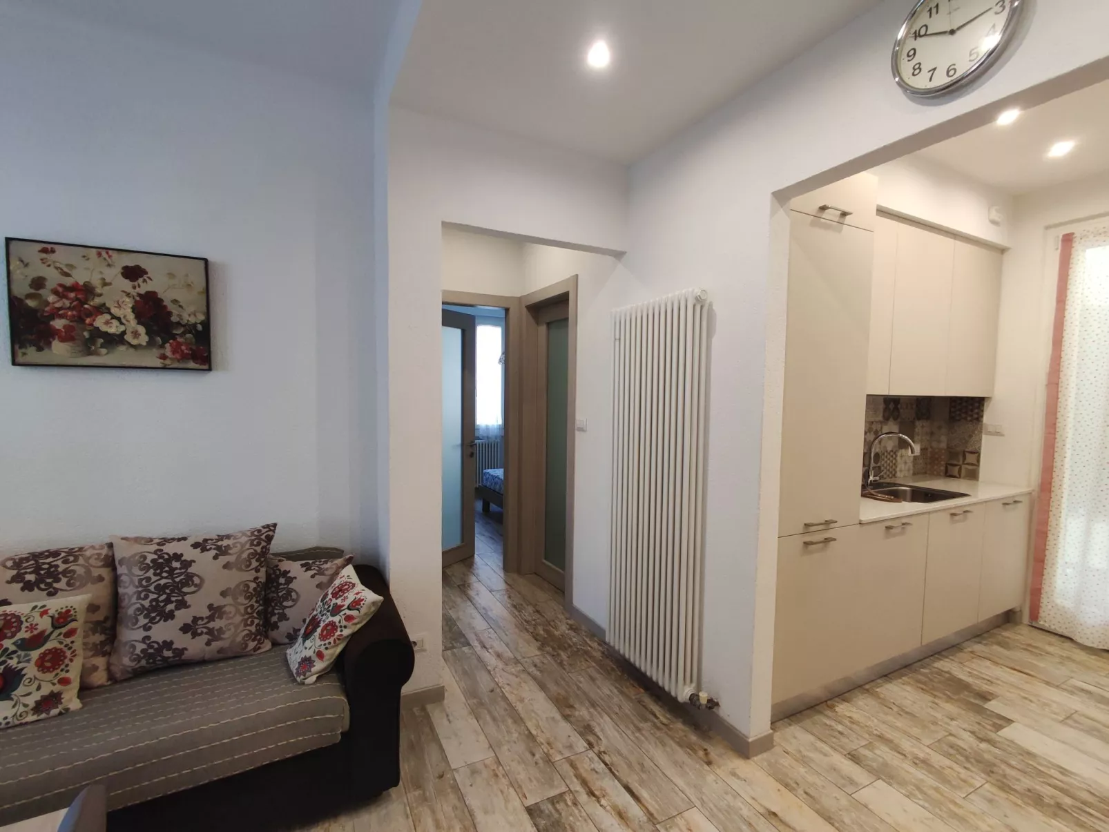 Letizia (DGO232)-Inside