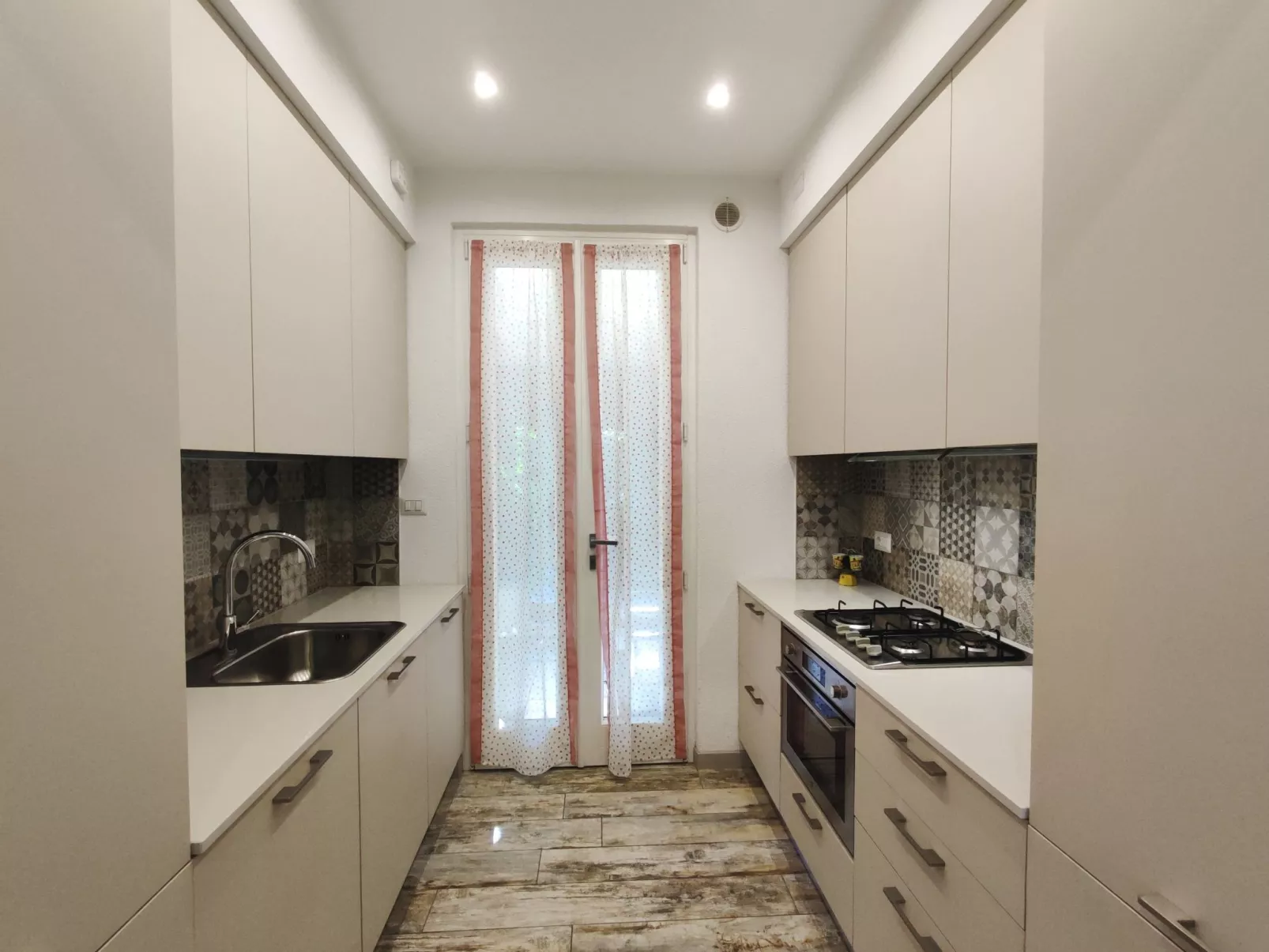 Letizia (DGO232)-Inside
