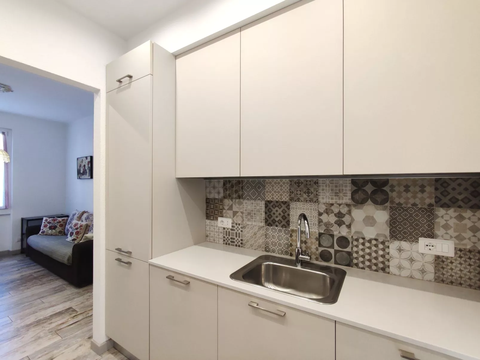 Letizia (DGO232)-Inside