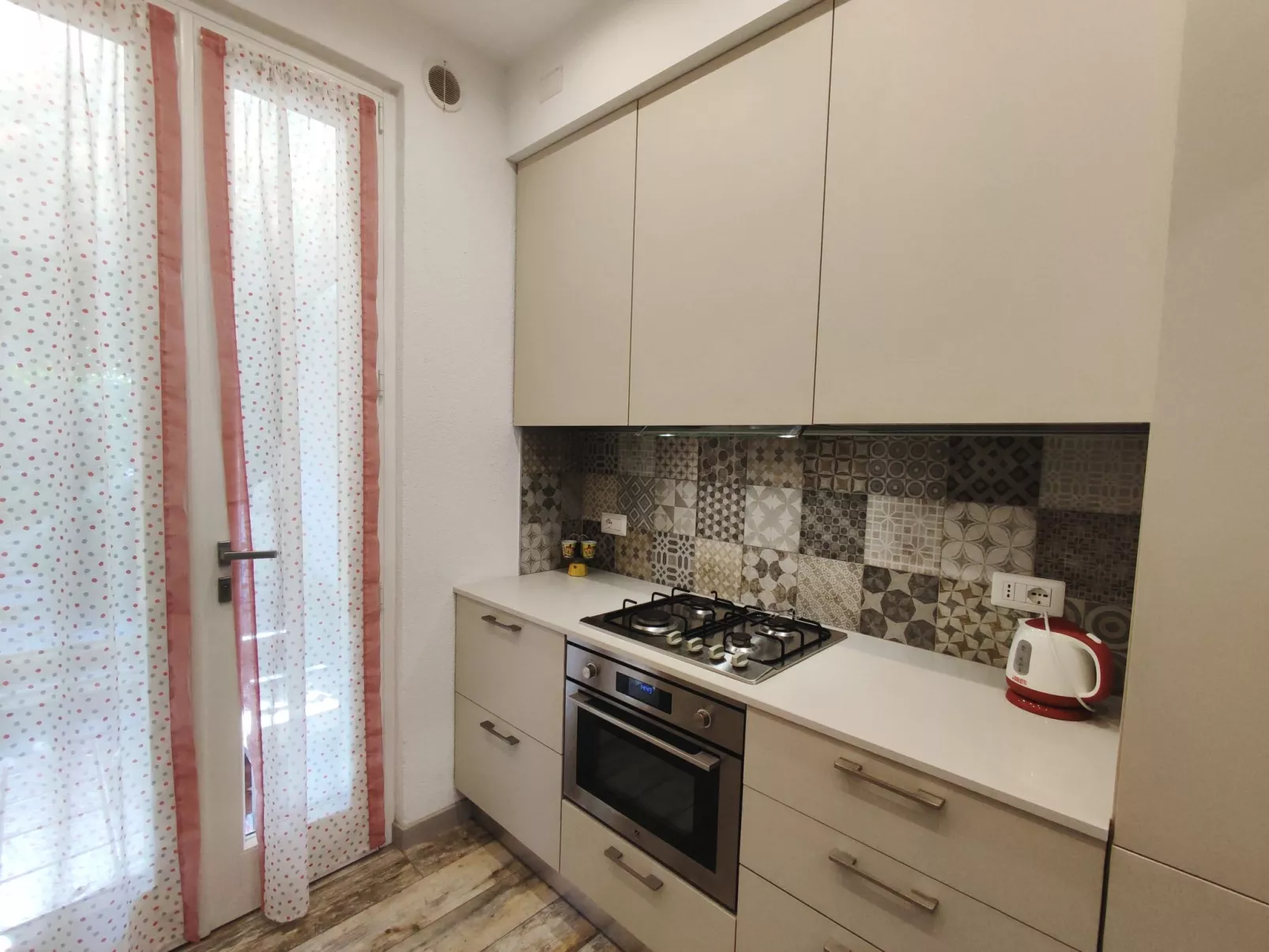 Letizia (DGO232)-Inside