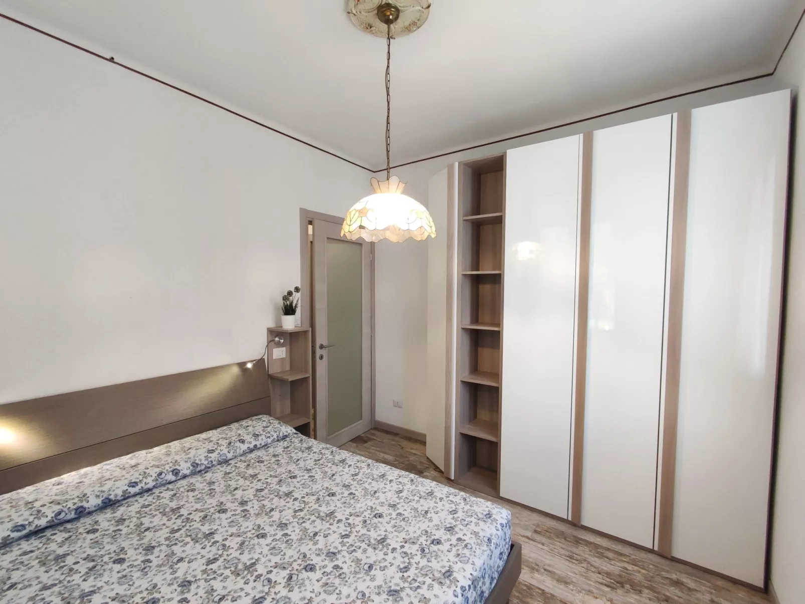 Letizia (DGO232)-Inside