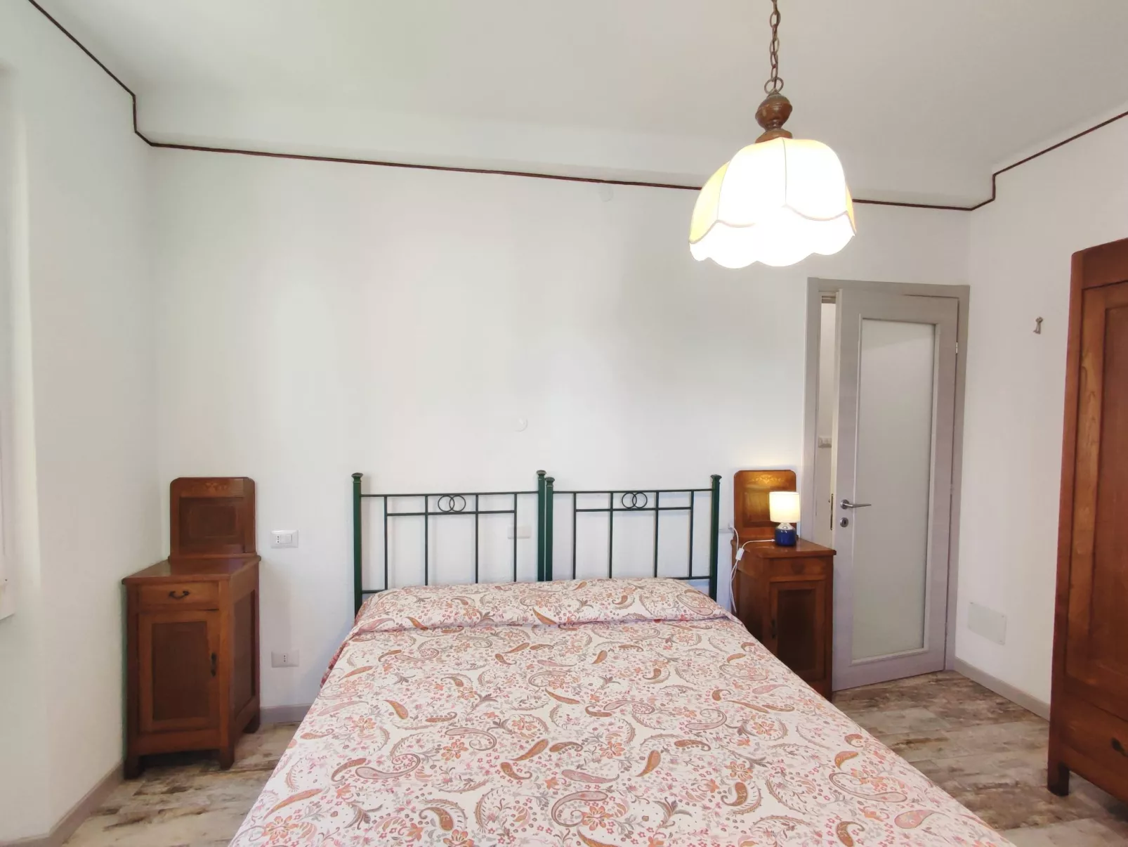 Letizia (DGO232)-Inside