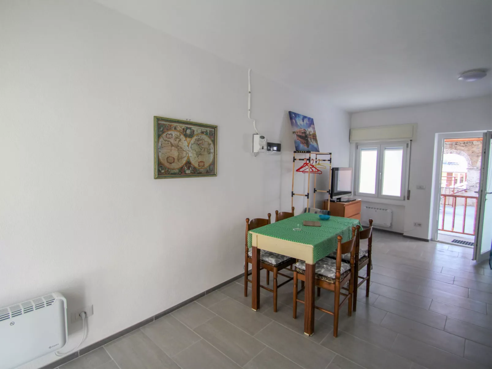 Borghetto-Inside
