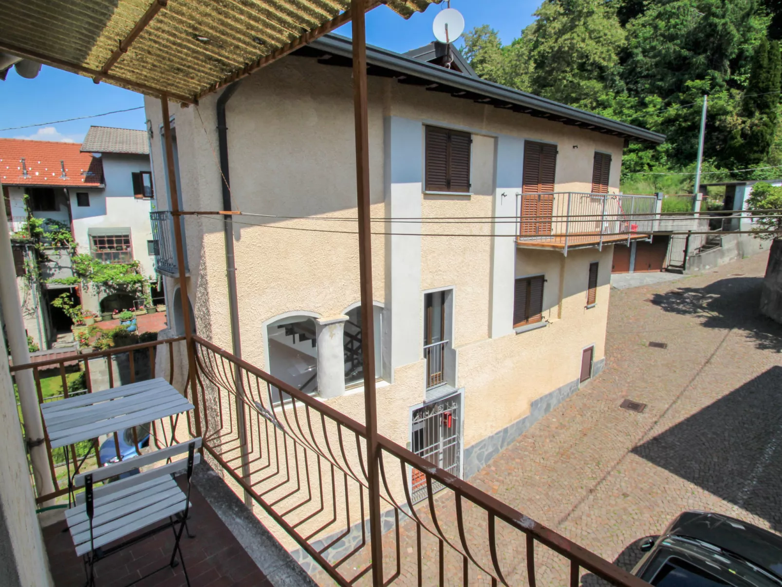 Borghetto-Outside