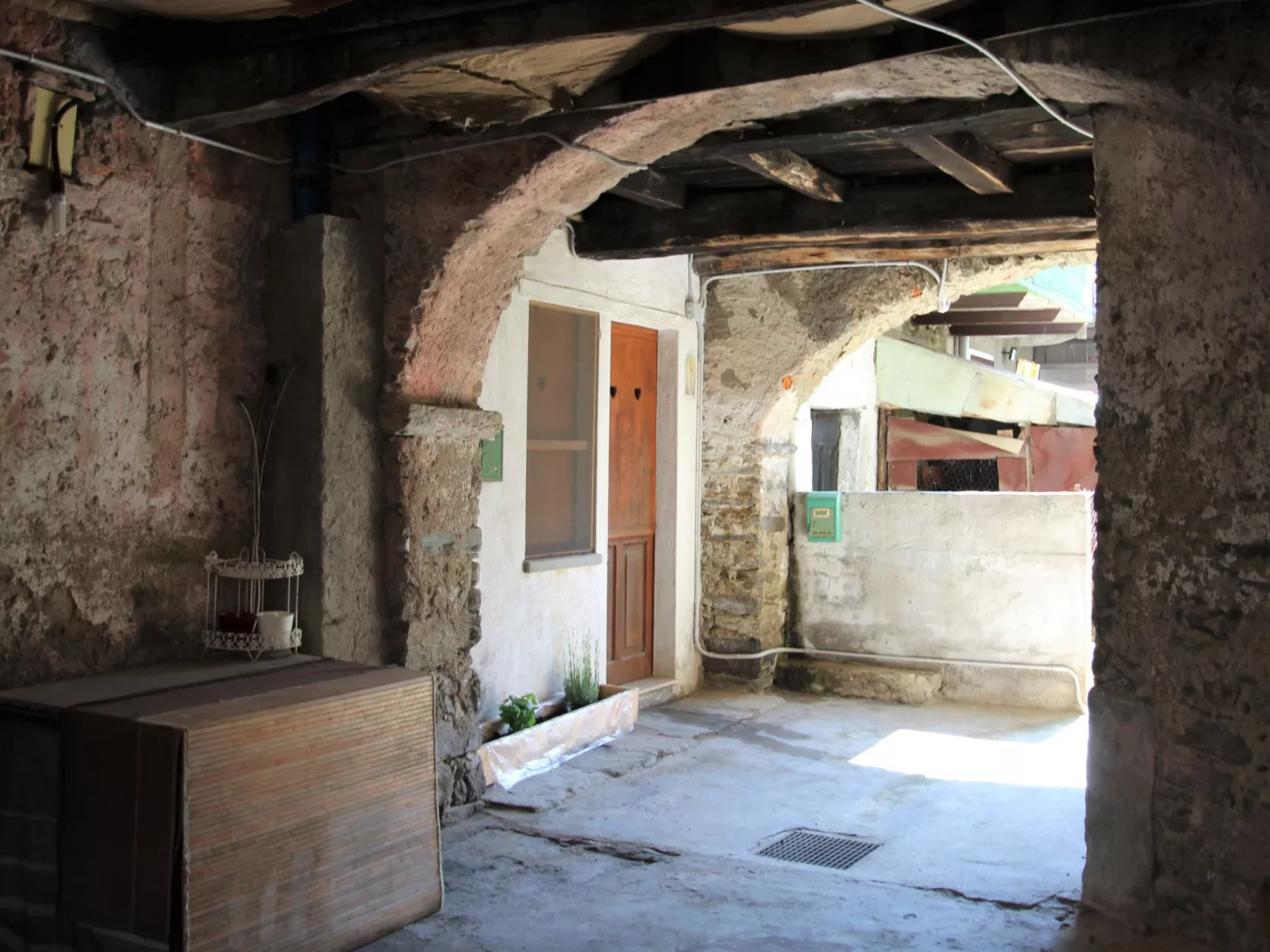 Borghetto-Inside