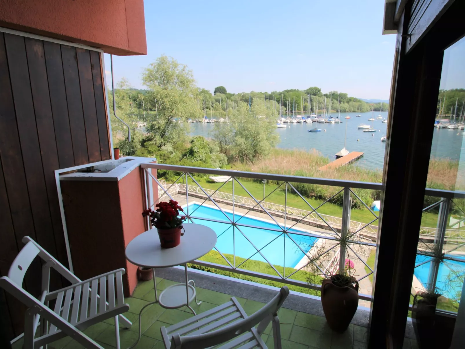 Casa sul lago di Lea-Outside