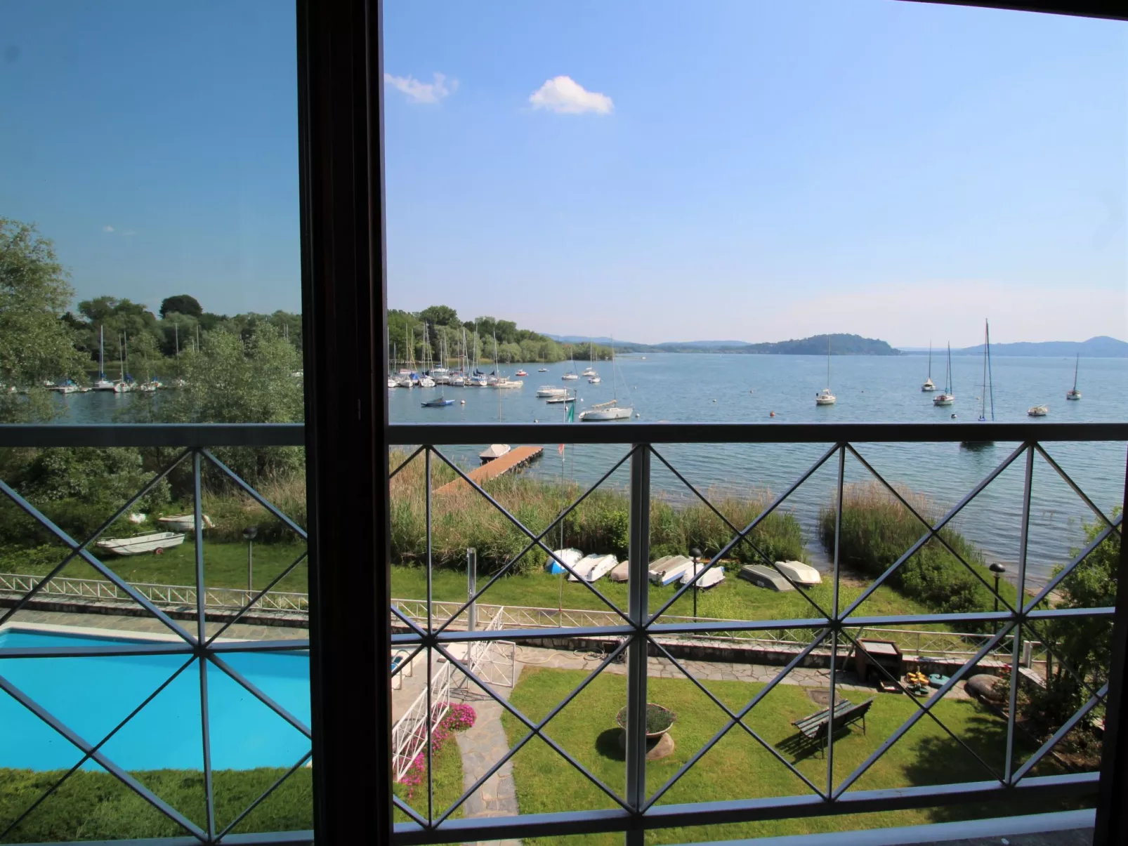 Casa sul lago di Lea-Outside